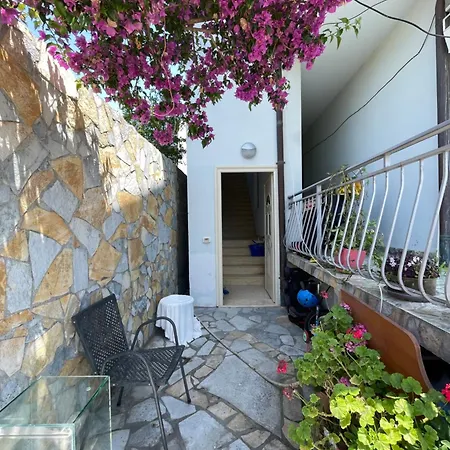 Villa A&b
